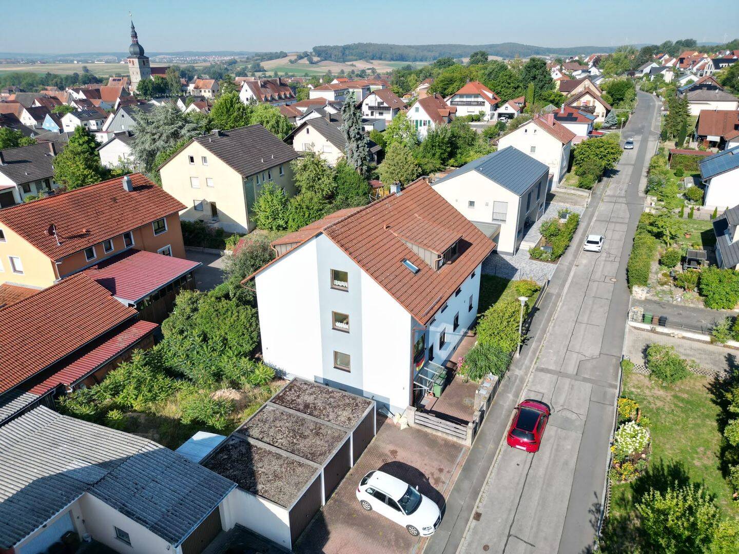 Viel Platz, viele Möglichkeiten – vollvermietetes und gepflegtes 3-Familienhaus in Lonnerstadt, 91475 Lonnerstadt