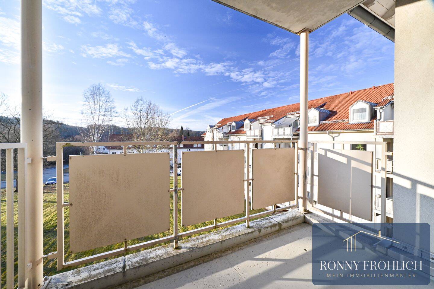 Einladende 2-Raum-Wohnung mit XL-Wohnzimmer und Balkon in ruhiger Lage von Flöha, Fußboden neu, 9557 Flöha