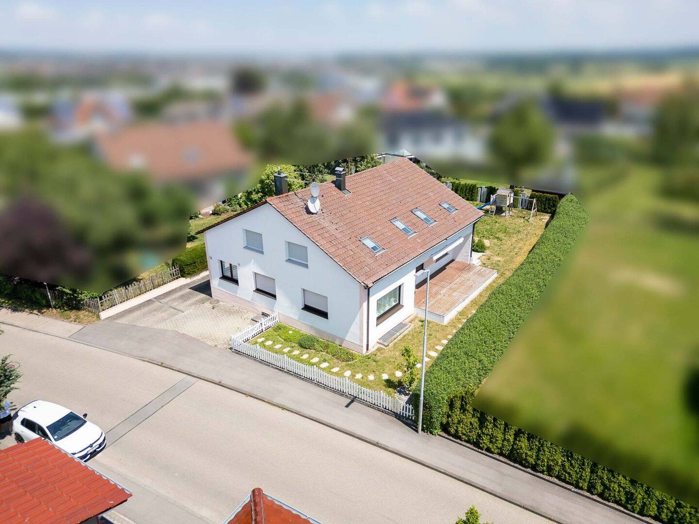 Großzügiges Zweifamilienhaus in ruhiger Lage – Wohnen mit Perspektive, 89150 Laichingen