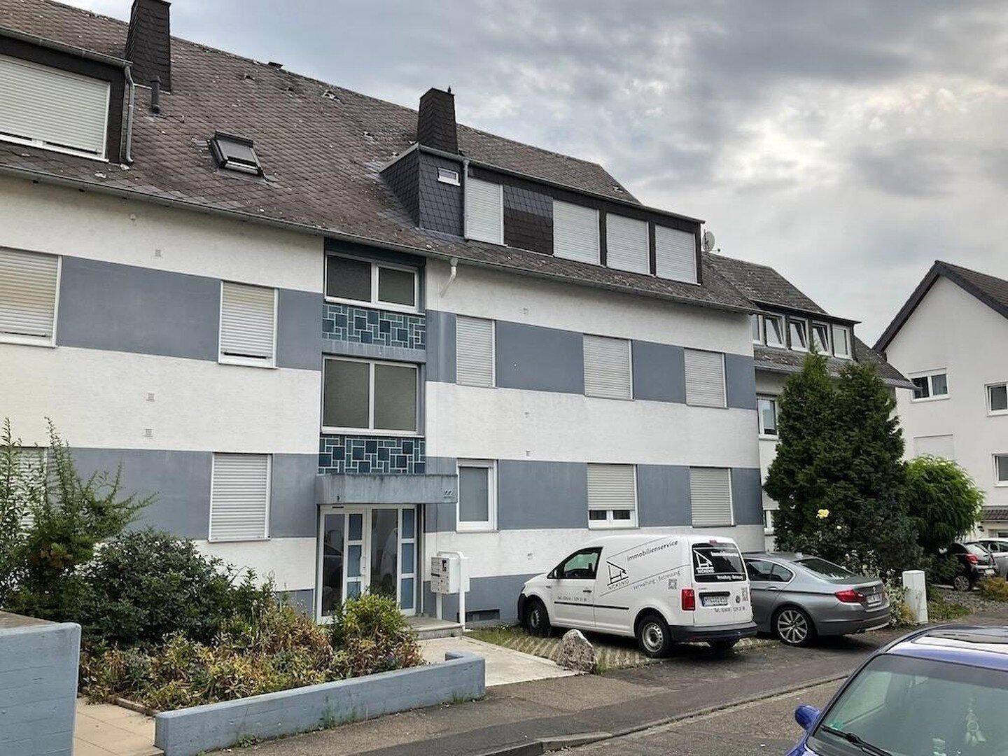 Gemütliche Dachgeschosswohnung in Ko-Metternich, provisionsfrei, mit Balkon und Garage, 56072 Koblenz (Güls Metternich Rübenach)