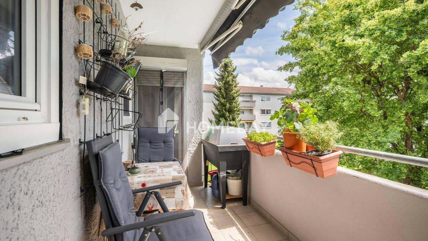 Sonnige Zwei-Zimmer-Wohnung mit Loggia, Grünblick und Stellplatz in Calw, 75365 Calw
