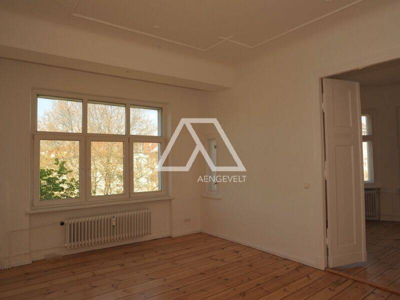 BERLIN-SPANDAU: AUFGETEILTES MEHRFAMILIENHAUS ALS IDEALES INVESTMENT FÜR AUFTEILER UND LANGFRISTIGE BESTANDSHALTER, 13585 Berlin (Spandau Falkenhagener Feld Hakenfelde)