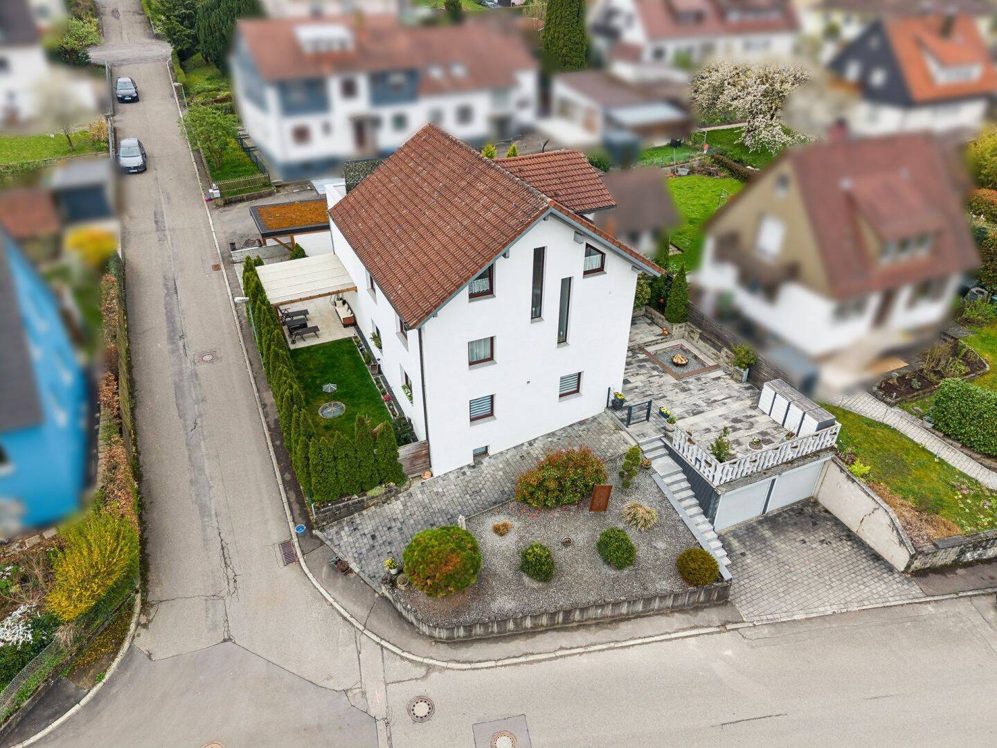Modernisiert Zweifamilienhaus mit Dachterrasse, Doppelgarage und Carport in Ebersbach an der Fils, 73061 Ebersbach an der Fils