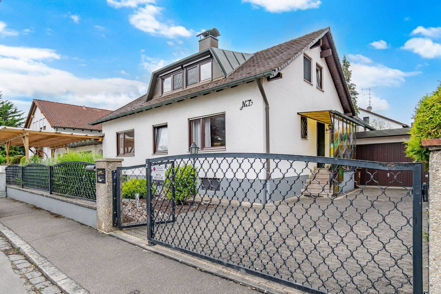 Großzügiges Zweifamilienhaus mit 2 Wohnungen – Viel Platz für Familie, Generationen oder Vermietung, 80995 München (Allach-Untermenzing Feldmoching-Hasenbergl Moosach)
