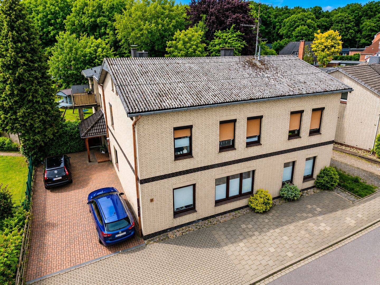 MFH mit erheblichen Mietsteigerungsreserven | 4 Wohneinheiten | 5 Garagen, 25767 Albersdorf