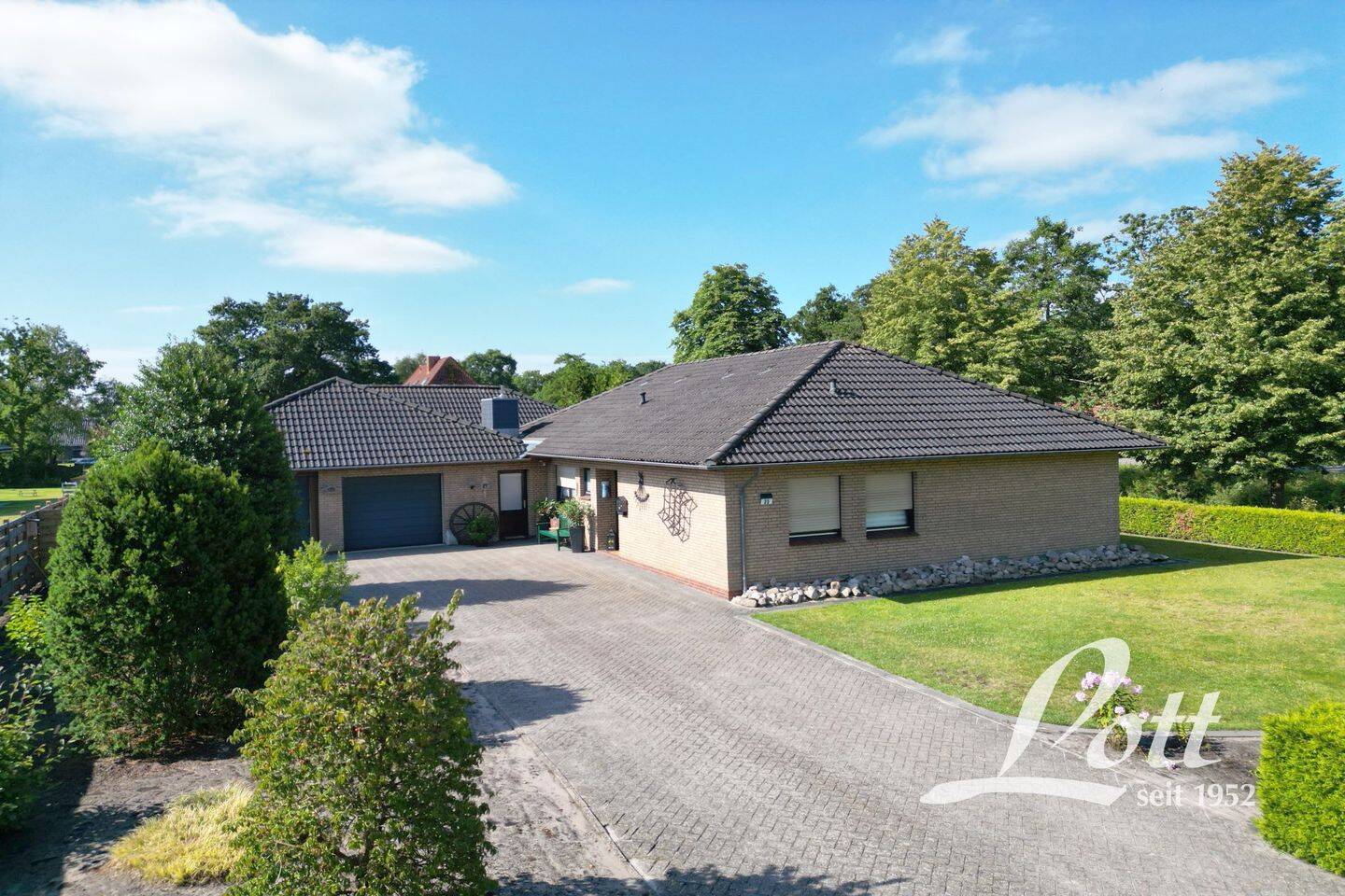 +++ Großzügiger Bungalow mit ebenerdigem Raumprogramm in beliebter Kanallage von Augustfehn! +++, 26689 Apen