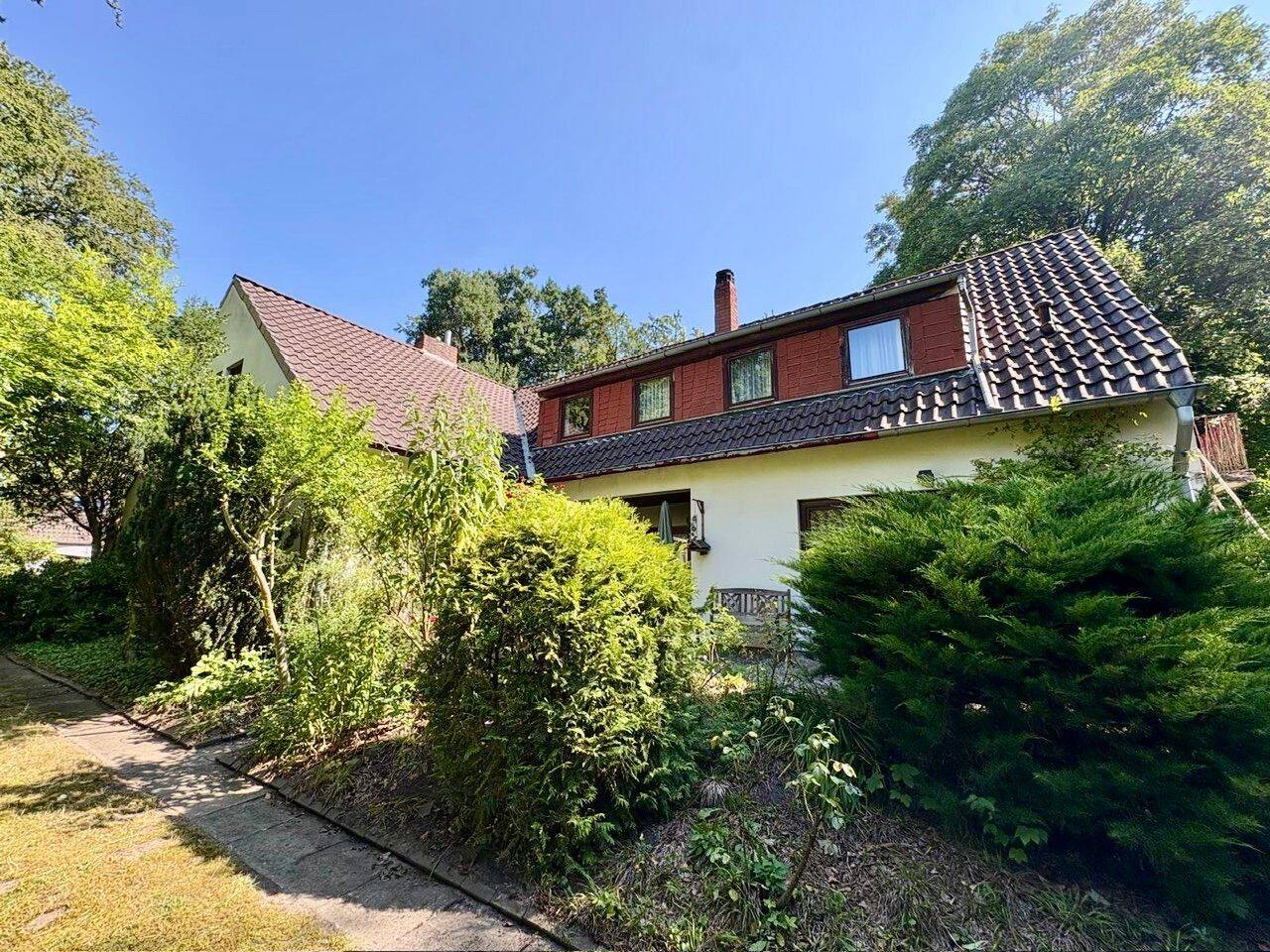 Idyllisch Wohnen in der 2. Reihe – freistehendes Einfamilienhaus mit 10 Zimmern, 28355 Bremen (Oberneuland)