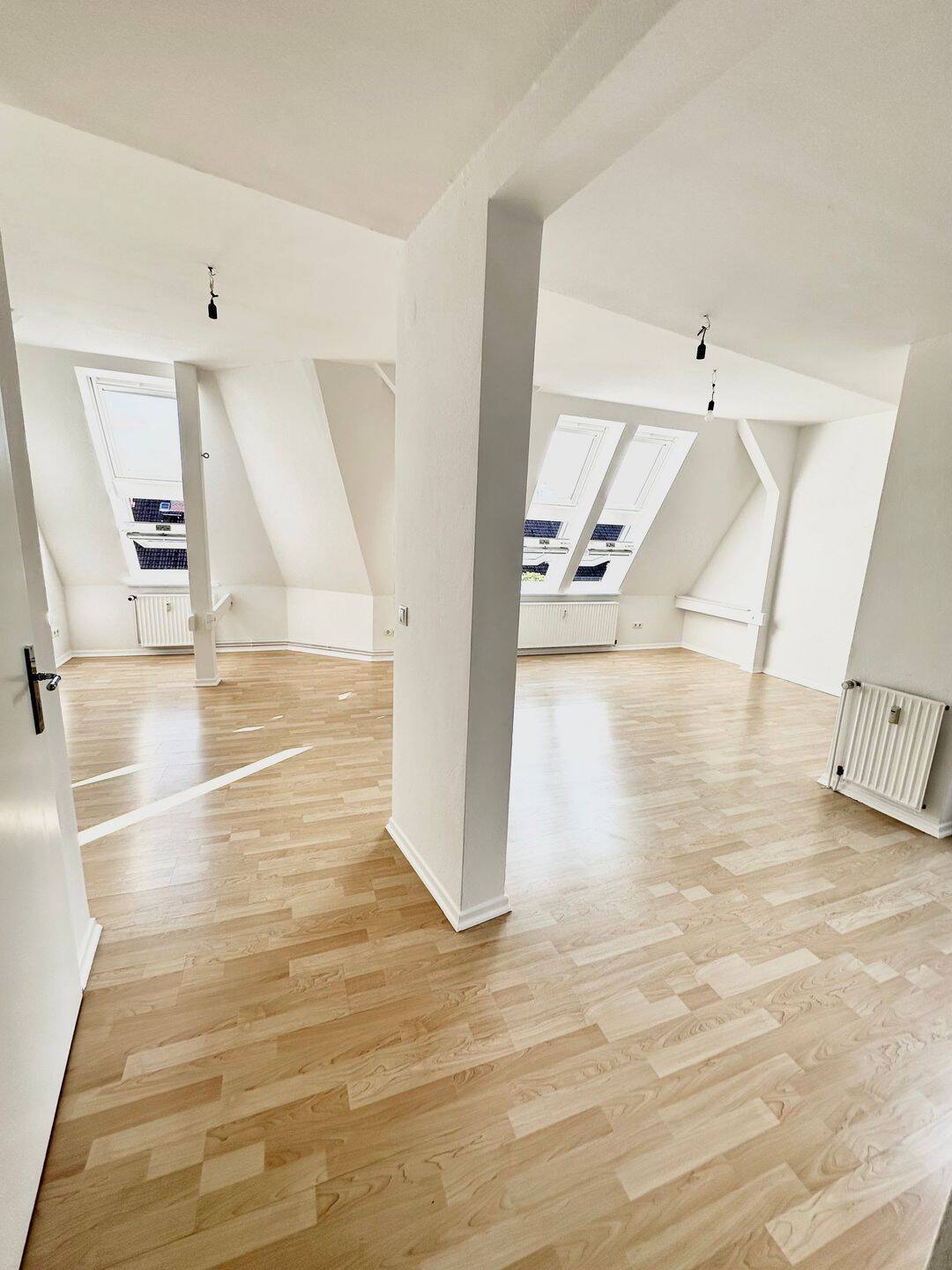 Charmante Dachgeschosswohnung 3 Zi. in Hamburg Altona für 1 Jahr befristet, 22767 Hamburg (Altona Altona-Altstadt Ottensen Sankt Pauli Sternschanze)