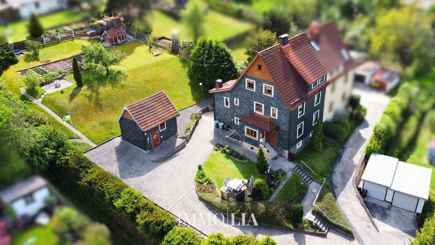 Doppelhaushälfte in Suhl Heinrichs, sonniger Garten, Doppelgarage, Kamin, 98529 Suhl (Mäbendorf Suhl Albrechts Dietzhausen Wichtshausen)