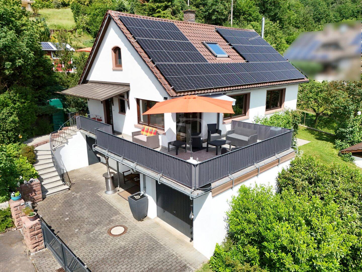 Modernisiertes Familienhaus mit großer Sonnenterrasse und grünem Gartenparadies, 97877 Wertheim