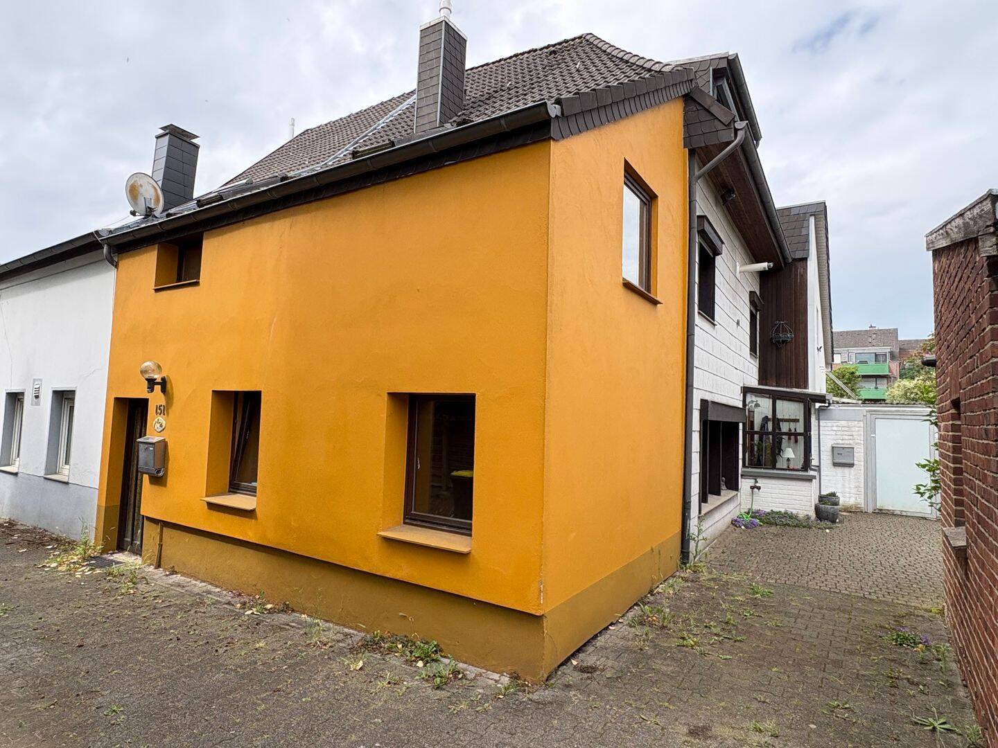Ihr Projekt mit Perspektive: Kleines Einfamilienhaus zum Gestalten in zentraler Lage, 41065 Mönchengladbach (Hardterbroich Hermges Lürrip Pesch)