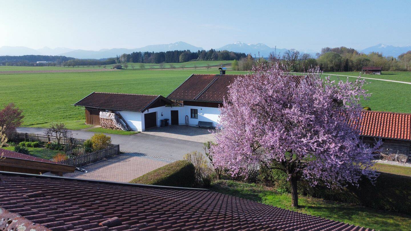 Bei Chieming am Chiemsee – Landhaus mit 6 Zimmern und 910qm Gartengrundstück – Doppelgarage, 83365 Nußdorf