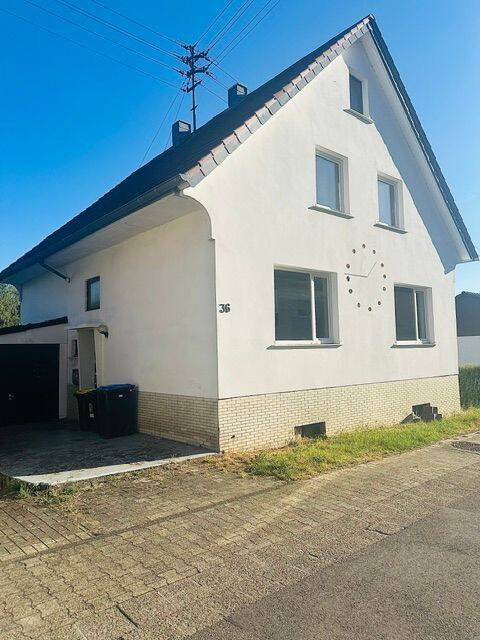 Freistehendes Einfamilienhaus mit Garten und Garage, 66287 Quierschied