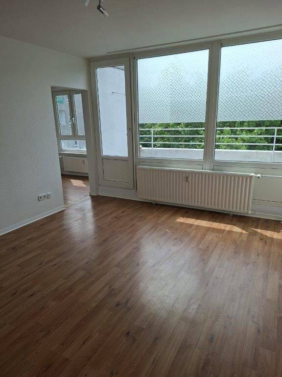 Ihr neues Zuhause? 1,5-Zimmer-Wohnung mit Balkon im 5. Stock, 27749 Delmenhorst (Düsternort Mitte Schafkoven/Donneresch Stickgras/Annenriede)