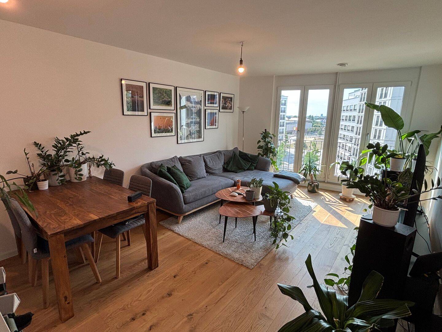 Helle und gute angebundene Wohnung mit Balkon/Wintergarten, EBK. Gebäude aus dem Jahr 2020, 81541 München (Au-Haidhausen Obergiesing Ramersdorf-Perlach)