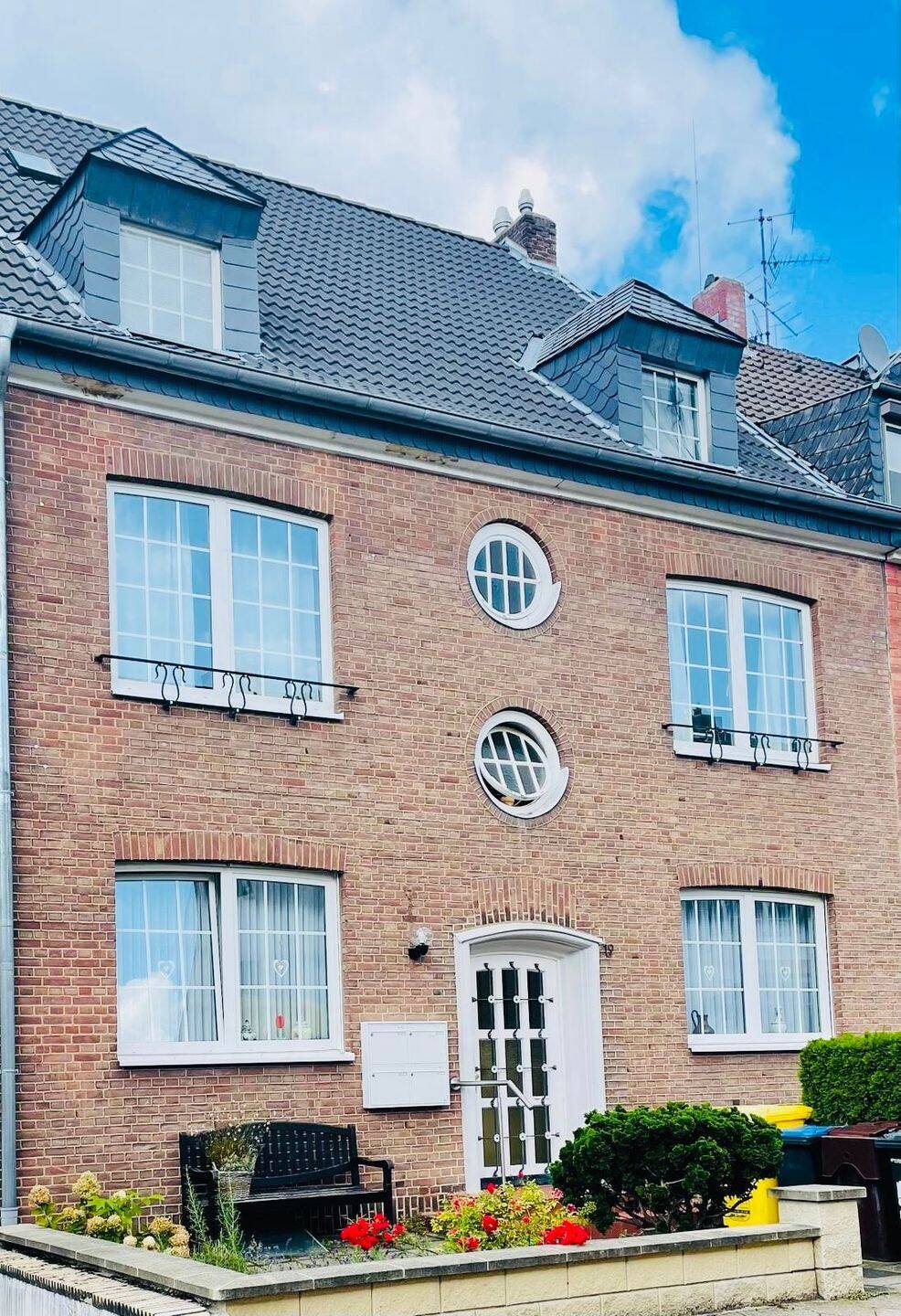 Ruhige Dachgeschosswohnung mit Balkon, 40221 Düsseldorf