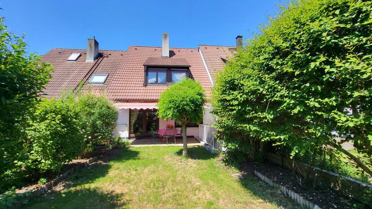 +++Vöhringen, gepflegtes RMH, ca. 106,32 m² Wfl., Garage, 2 Stellplätze+++, 89269 Vöhringen