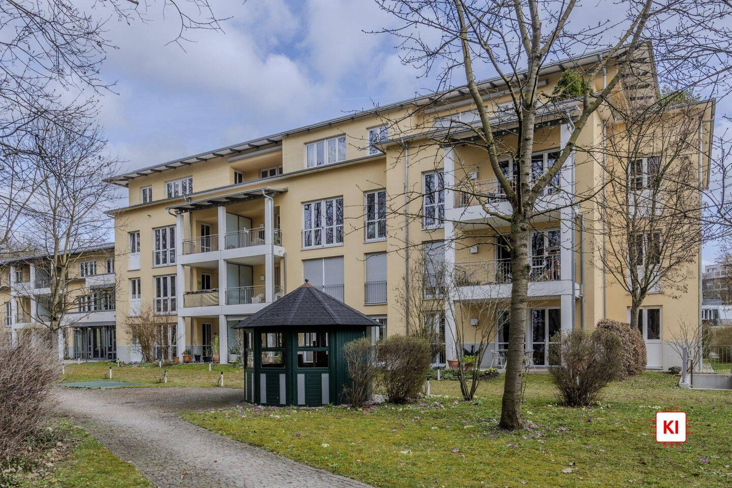 Investment direkt am Englischen Garten! Vermietete 2-Zimmer-ETW mit TG-Stellplatz und Serviceangebot