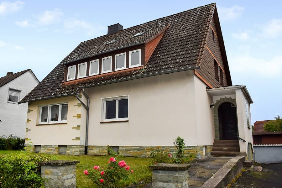 Staufenberg – Landwehrhagen: Ein-/ Zweifamilienhaus mit vielfältigen Gestaltungsmöglichkeiten!, 34355 Kassel (Wolfsanger/Hasenhecke)
