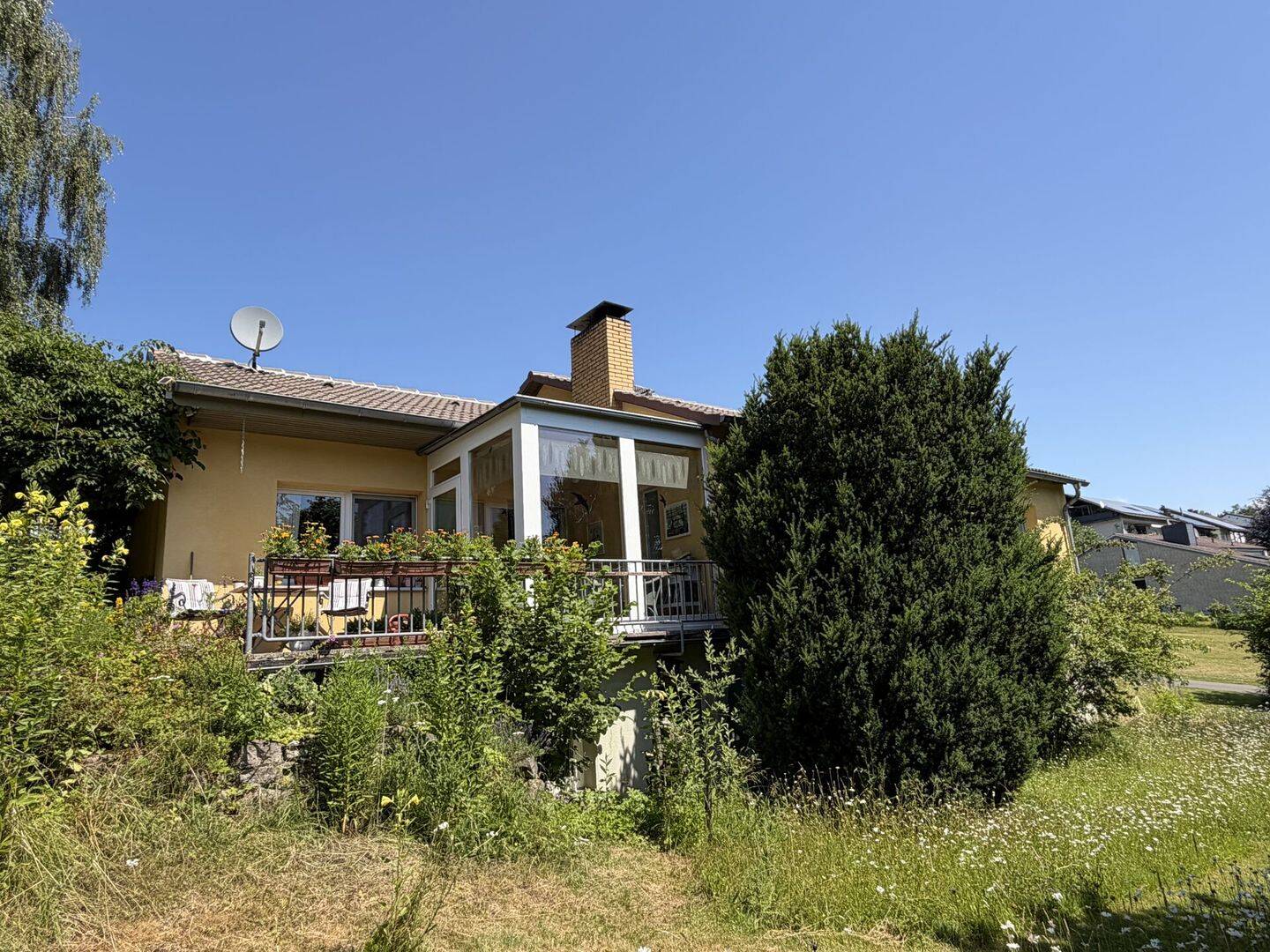 Solides Einfamilienhaus mit großem Grundstück in Ortsrandlage von Warburg-Germete, 34414 Warburg