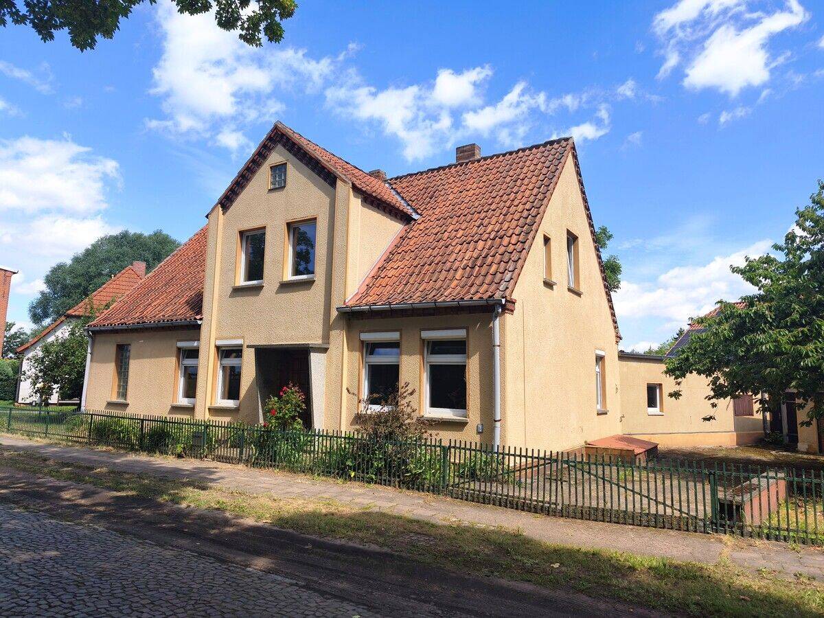 Potenzial trifft Lage – Familienhaus in ruhiger Hafennähe – Sanierungsobjekt mit Charme, 19303 Dömitz