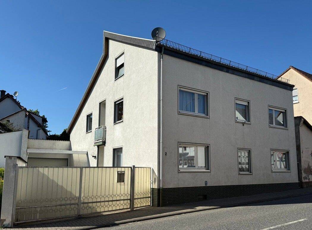 Charmantes großes Einfamilienhaus + Nebengebäude mit Garage und herrlichem, nicht einsehbarem Garten bietet viel Raum und Möglichkeiten, 61130 Nidderau