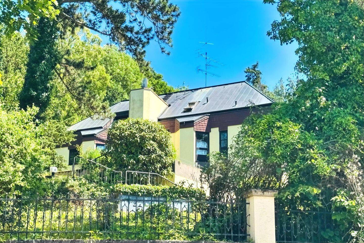 Interessante 2-Zimmer-Wohnung mit Balkon, Stellplatz und viel Potenzial, 65193 Wiesbaden (Sonnenberg Wiesbaden)