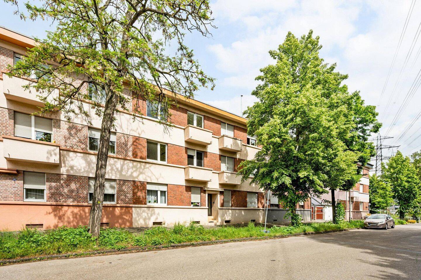 Gepflegtes Mehrfamilienhaus mit Ausbaupotential in Mannheim, 68199 Mannheim (Almenhof Neckarau)