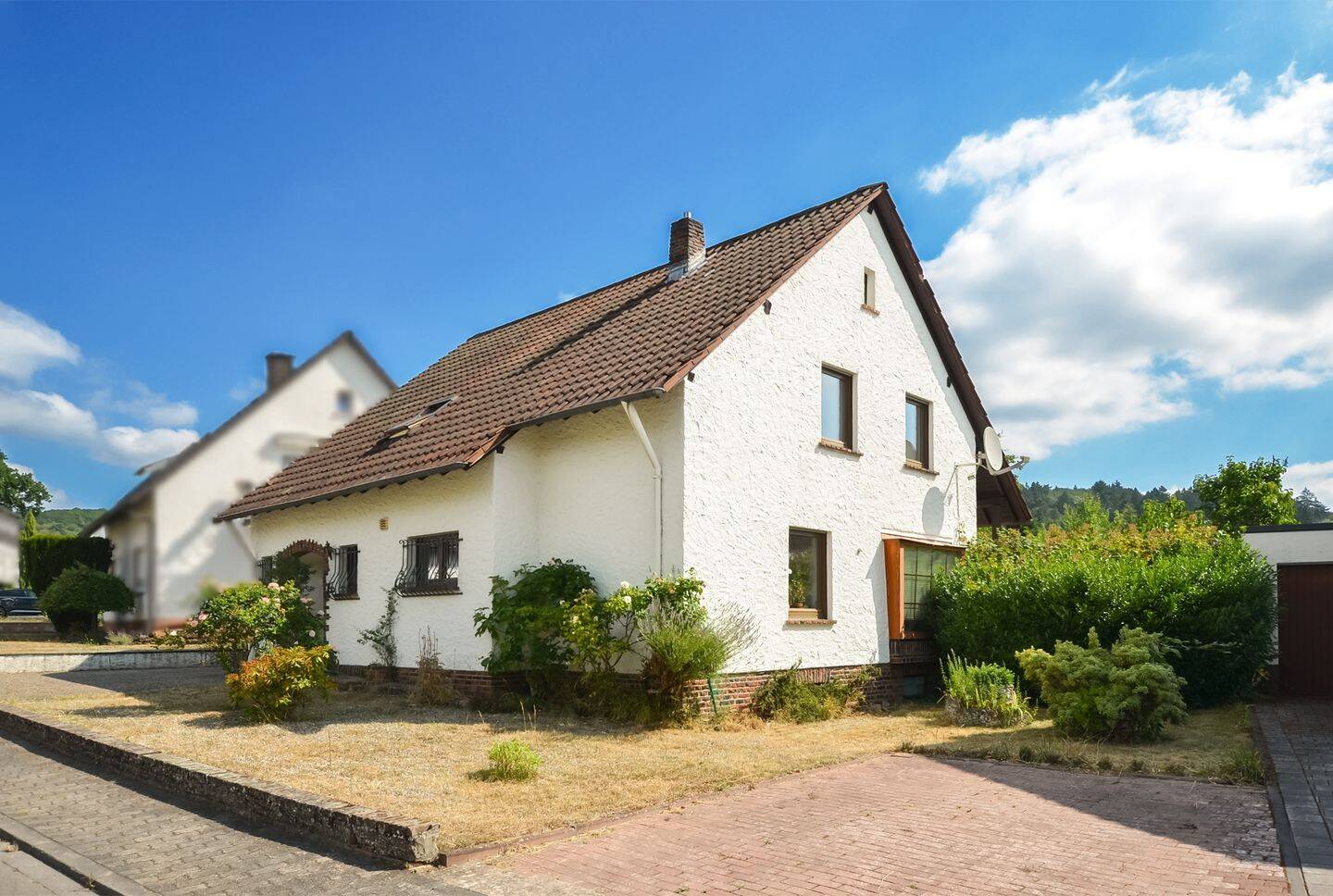 Wittlich: Einfamilienhaus mit Garten und Garage in top ruhiger Wohnlage, kurzfristig frei, 54516 Flußbach