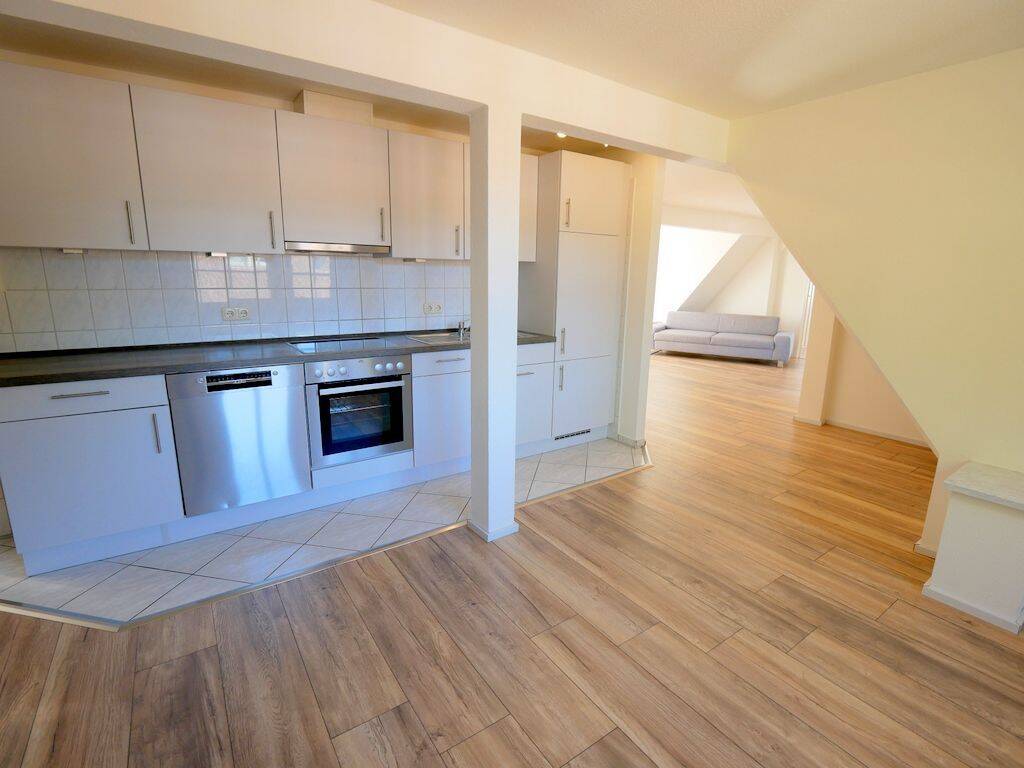 Modernisierte 2,5-Zimmer-Altbauwohnung mit Loggia + Stellplatz & Garage in Stade- Ottenbeck, 21684 Stade