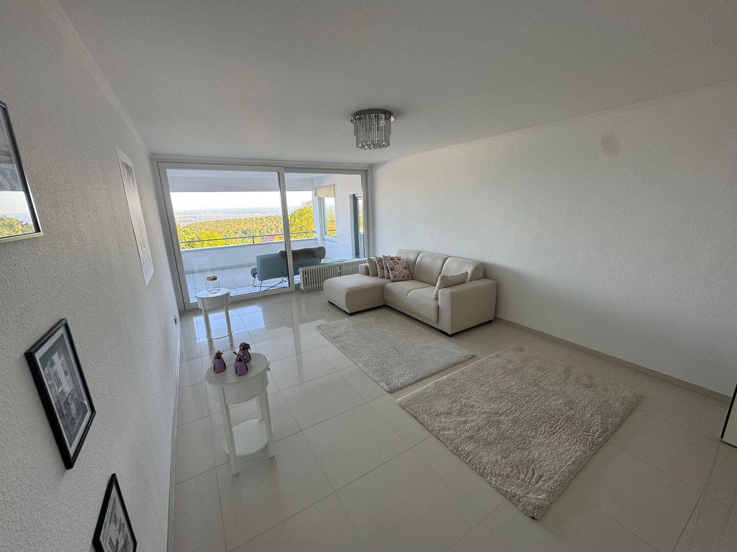 Möblierte/ fully furnished 3,5-Zimmer-Wohnung mit Skylineblick in Königstein im Taunus, 61462 Königstein im Taunus