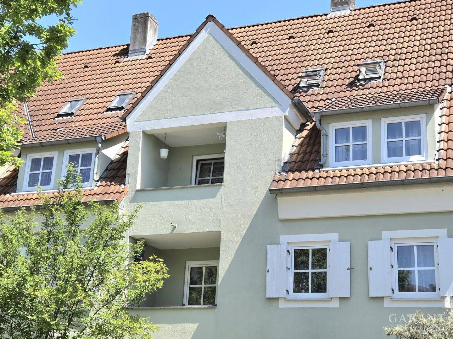 Geräumige Eigentumswohnung mit Studio und Tiefgaragenstellplatz in Neutraubling, 93083 Obertraubling