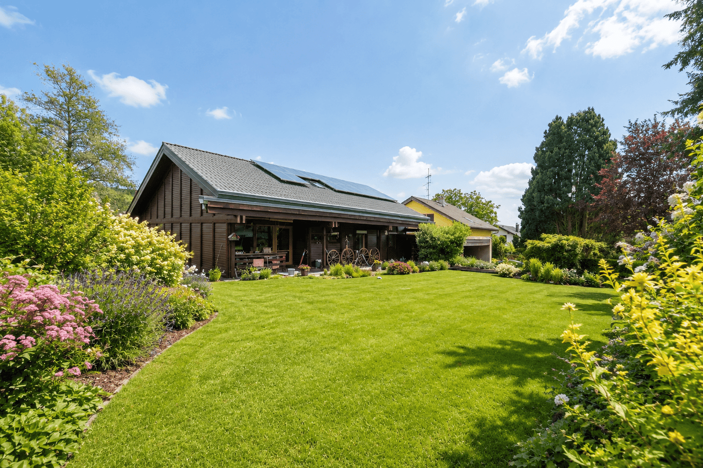 Geräumiges teilsaniertes Holzhaus mit mega schönen Grundstück, 88630 Pfullendorf