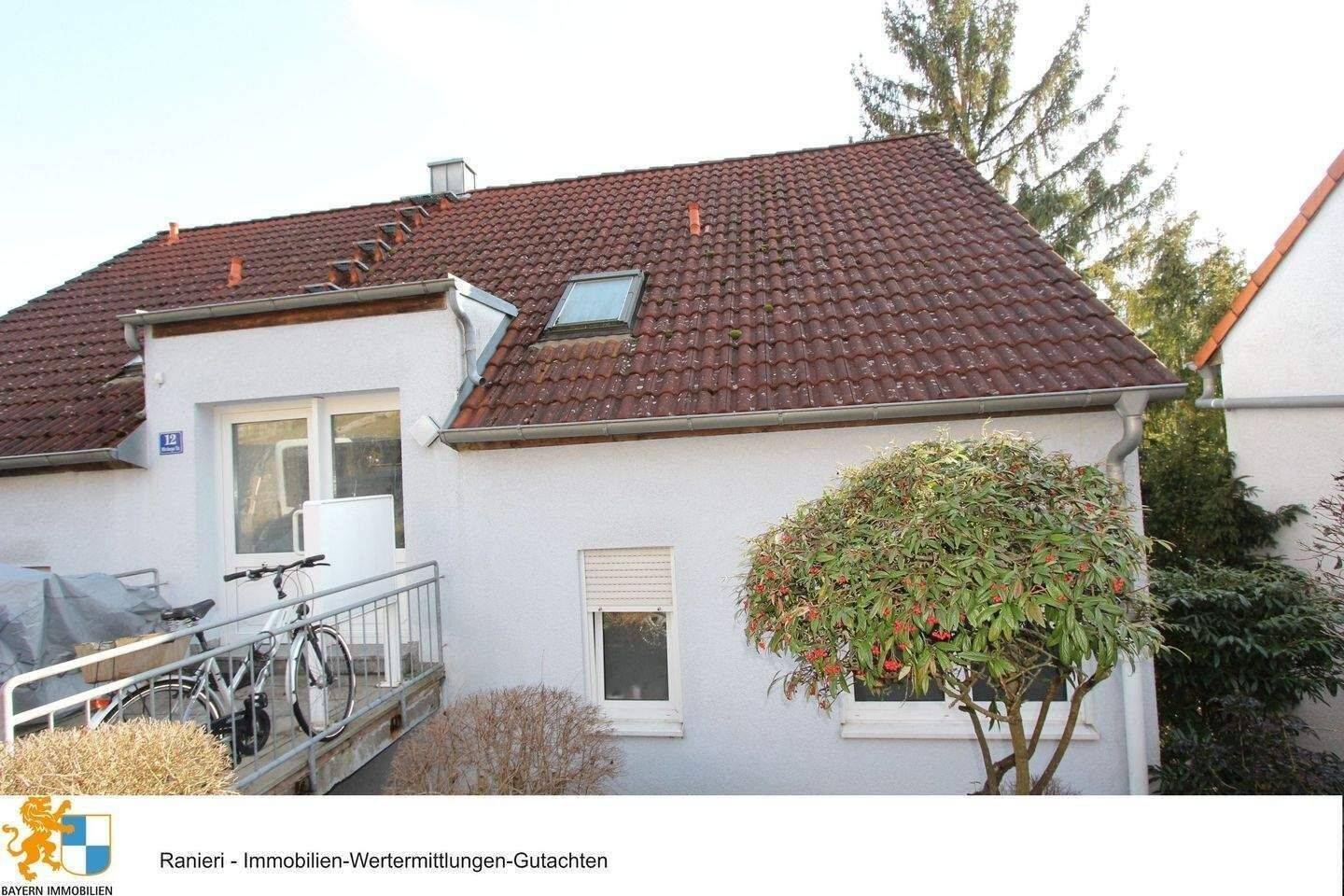 „Gut geschnittene 2-Zimmer Eigentumswohnung mit Balkon und Duplexparkplätzen in ruhiger Lage von Würzburg-Höchberg“, 97204 Höchberg