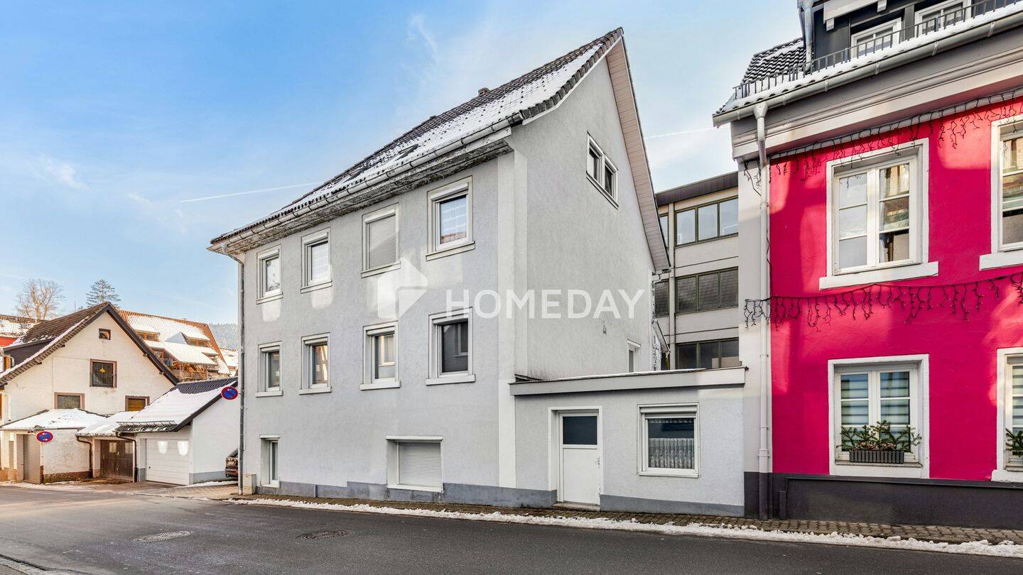 Investitionsmöglichkeit: 3-Familienhaus mit guter Rendite & gepflegter Ausstattung in toller Lage, 78098 Triberg im Schwarzwald