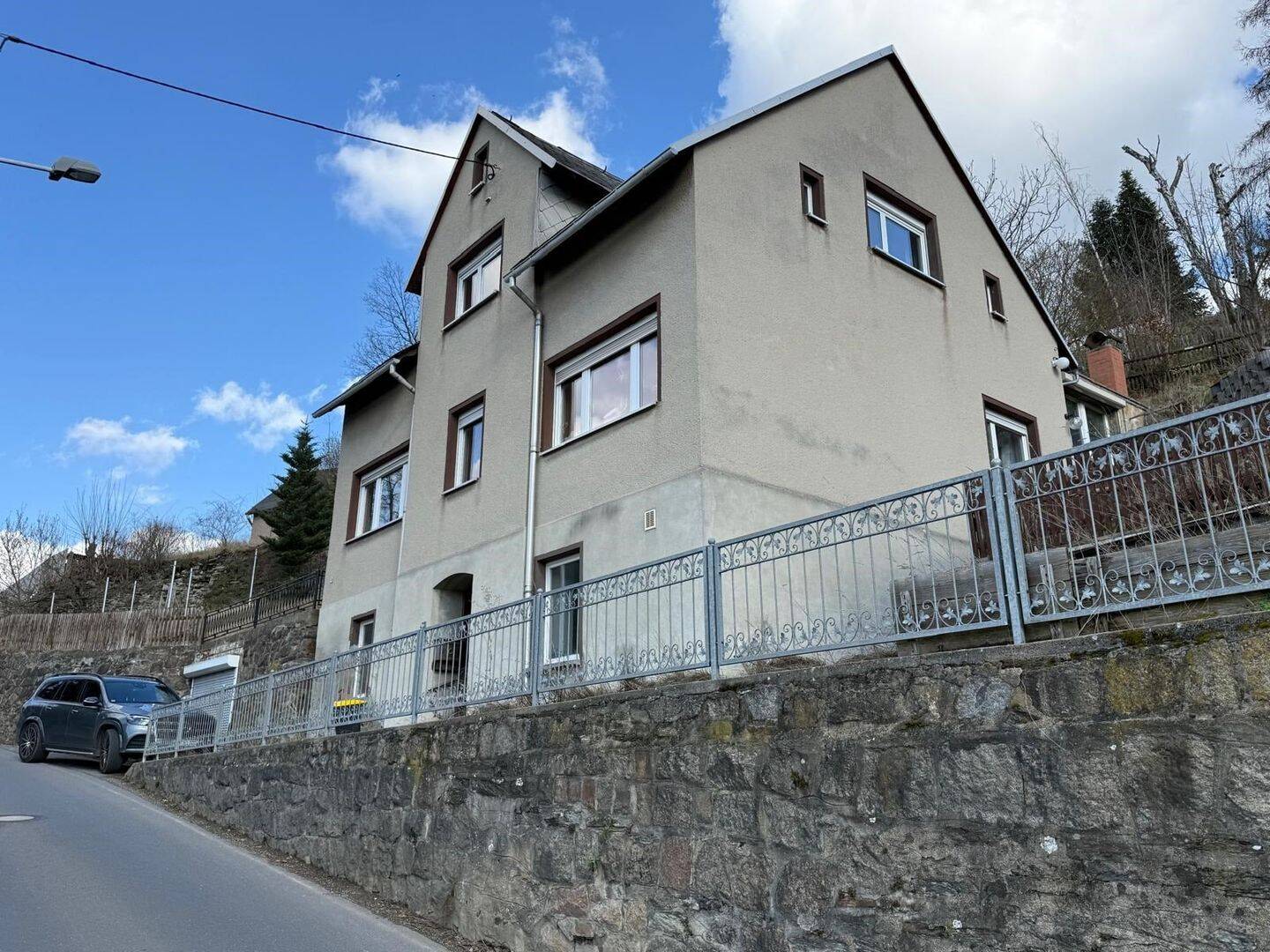 Solides Zweifamilienhaus mit Weitblick – Raum für Ideen und ein Zuhause mit Zukunft, 8134 Langenweißbach