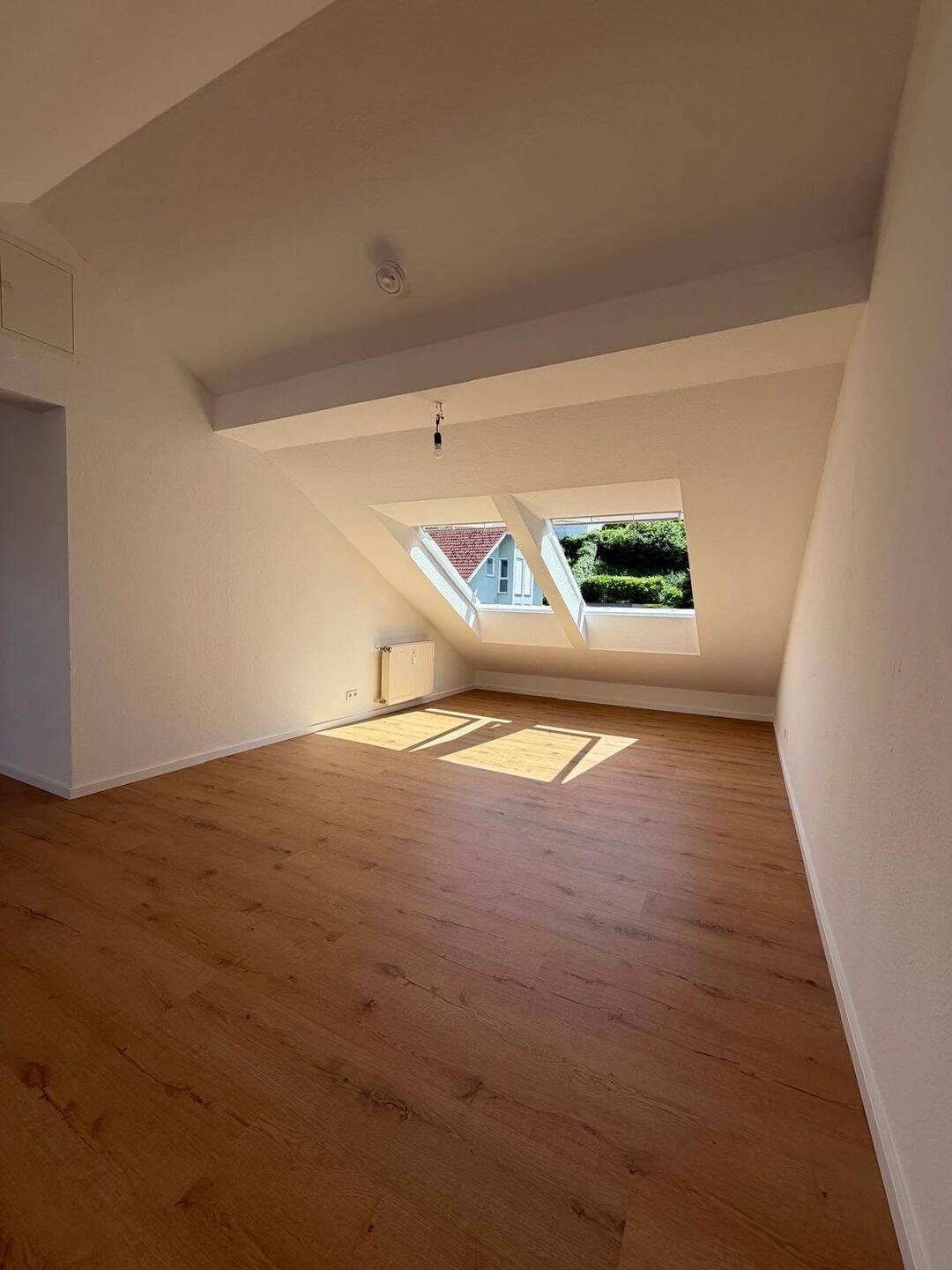 Attraktive 4-Zimmer-Dachgeschosswohnung – frisch renoviert, sofort frei, 77933 Lahr/Schwarzwald