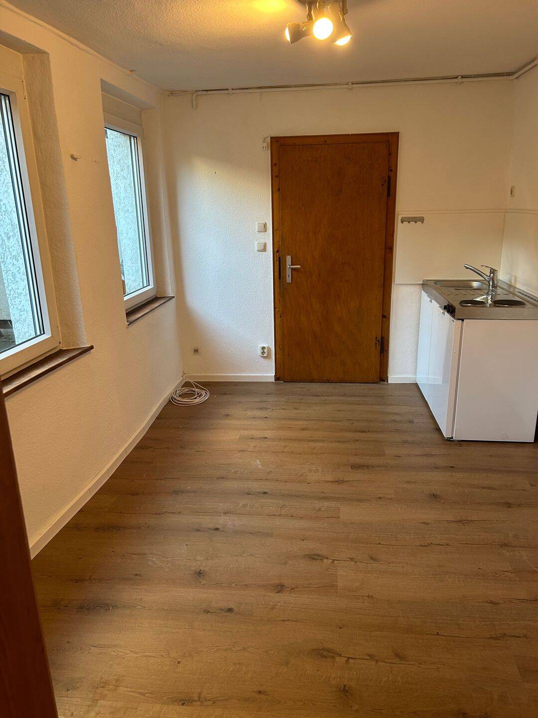 Renoviertes Studentenapartment, 2 Zimmer in unmittelbarer Nähe zum Schlossgarten und der Uni-Bibliothek, 91054 Erlangen (Burgberg Erlangen-Nord Erlangen-Ost Innenstadt Sieglitzhof)