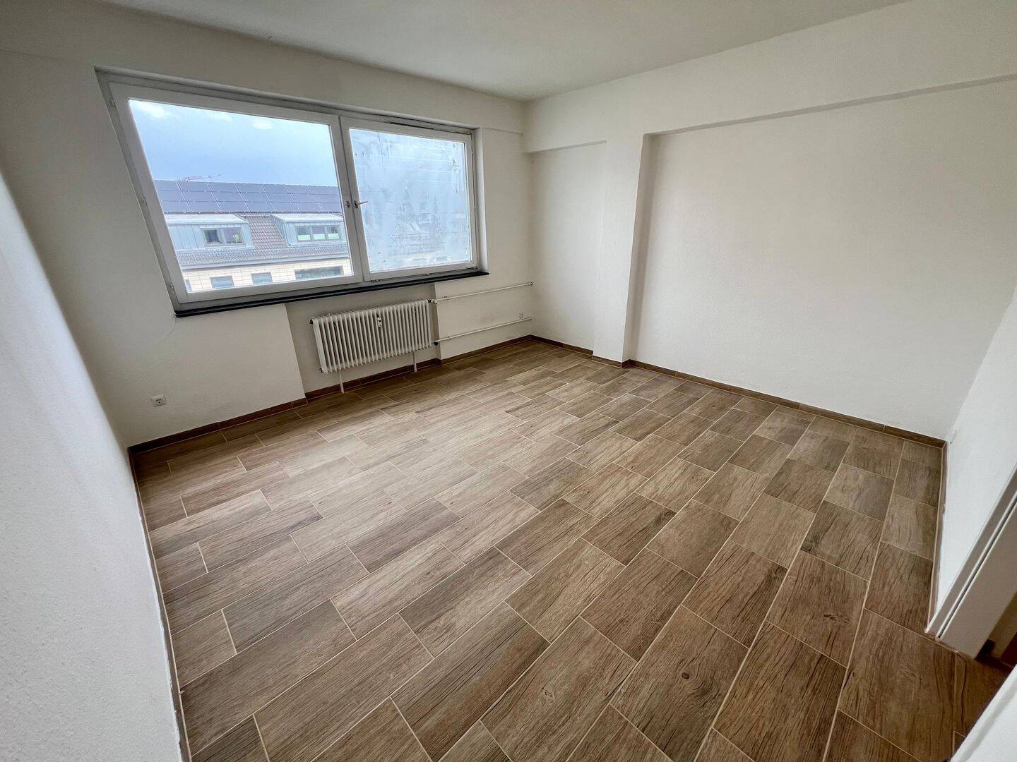 Großzügige 1-Zimmer-Wohnung Saniert mit schönem Ausblick, Aufzug, Stellplatz, 24103 Kiel (Altstadt Damperhof Exerzierplatz Vorstadt)