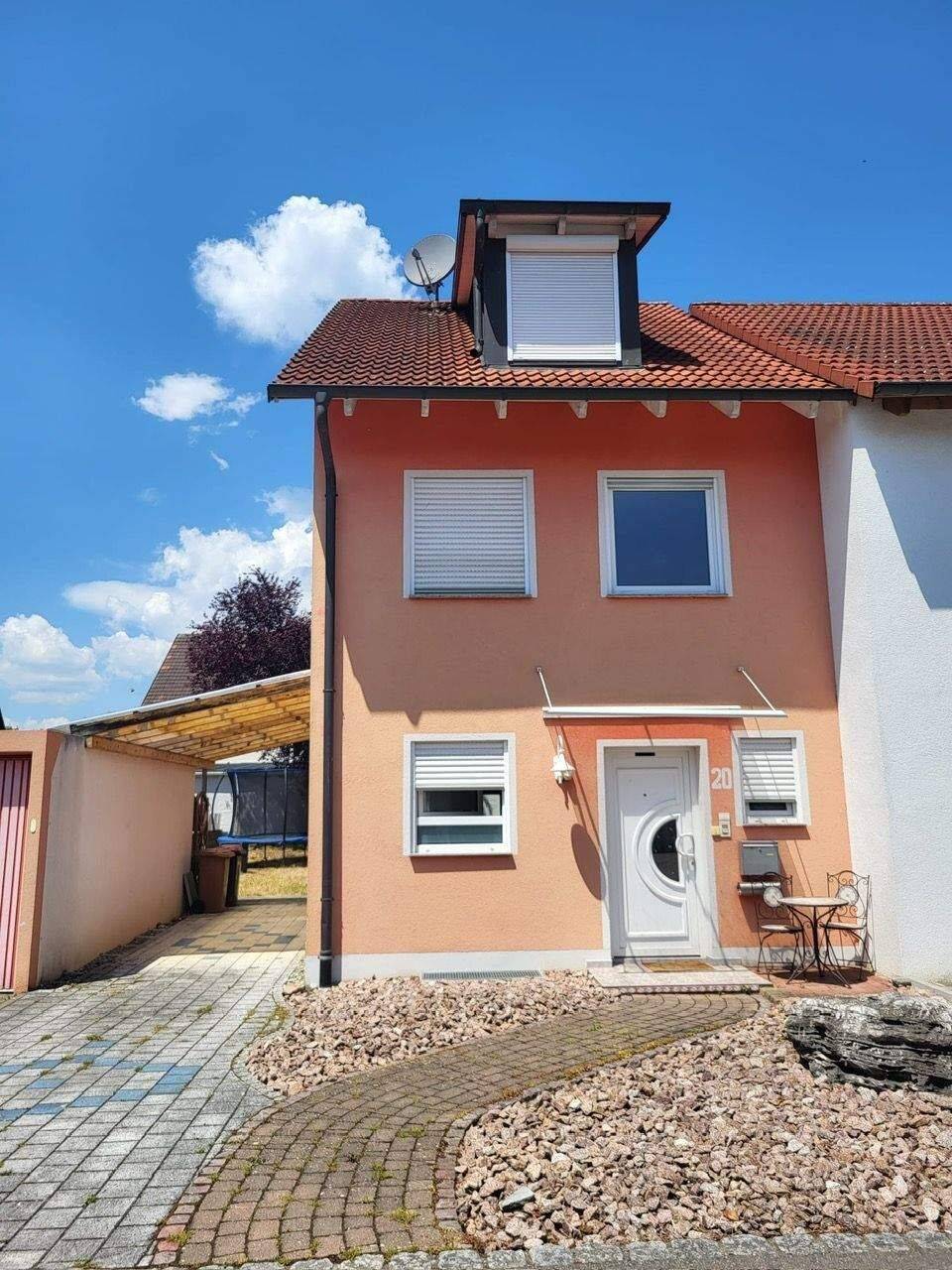 Doppelhaushälfte mit Garage und Carport 138m² Wohnfläche, 5 Zimmer, 78224 Singen (Hohentwiel)