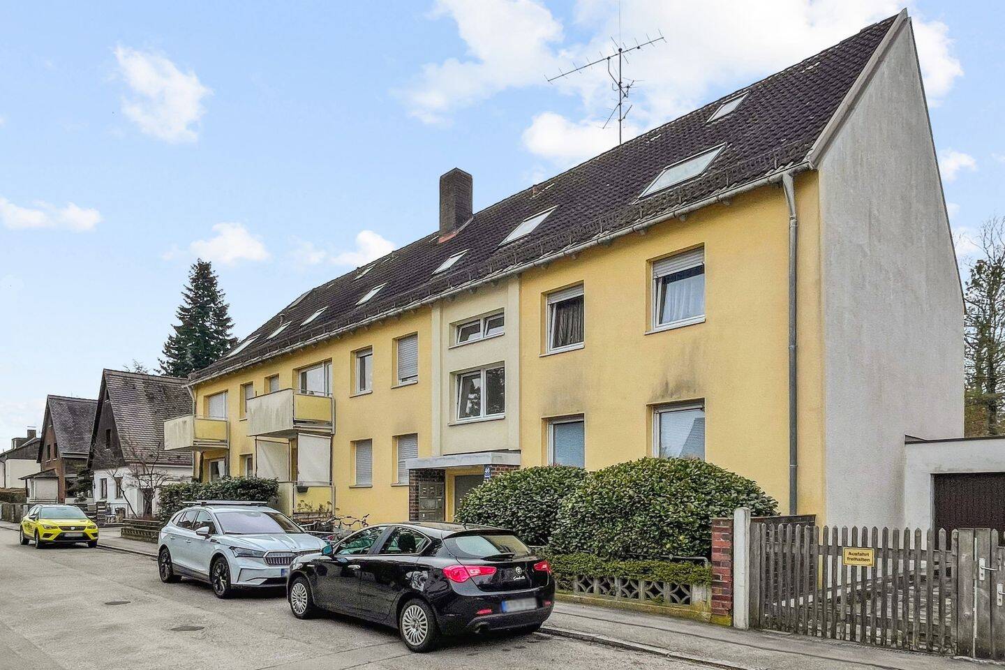 Vermietete 2-Zimmer-Wohnung mit sonnigem Südbalkon in ruhiger Lage, 81825 München (Berg am Laim Trudering-Riem)