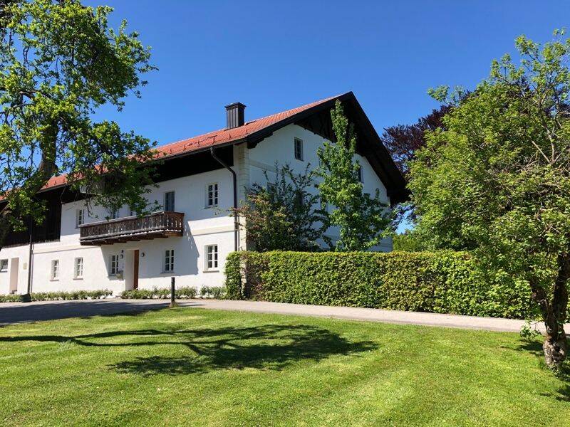 Großzügiges & exklusives Anwesen mit Schwimmhalle in exponierter Lage von Oberpframmern, 85667 Oberpframmern