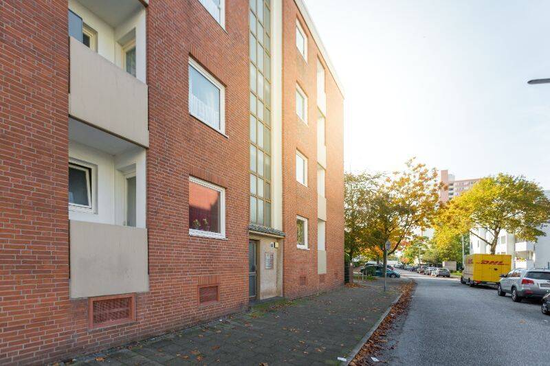 Vollmodernisiert! 1-Zimmer-Wohnung mit Dusche und großen Balkon in Bremerhaven-Lehe!, 27568 Bremerhaven (Lehe Mitte Überseehafen)