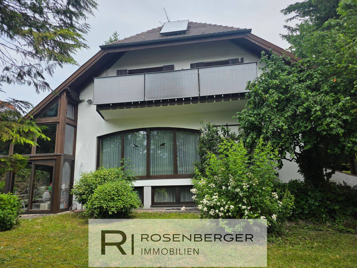 Außergewöhnliches Einfamilienhaus mit Einliegerwohnung, Wellnessbereich und traumhaftem Garten, 81249 München (Allach-Untermenzing Aubing-Lochhausen-Langwied Pasing-Obermenzing)