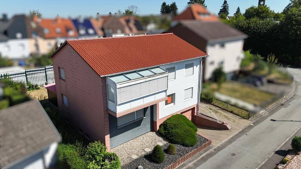 +++Sommerwald: Attraktives 2-Familienhaus mit Südausrichtung, Wintergarten, Garage und ebenem Gartengrundstück+++, 66953 Pirmasens (Innenstadt)