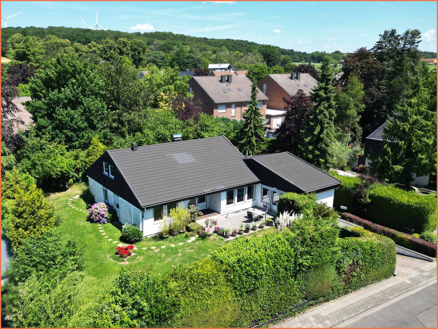 Großzügiges Schwedenhaus mit Garten und Garage in Hückelhoven-Stadt, 41836 Hückelhoven