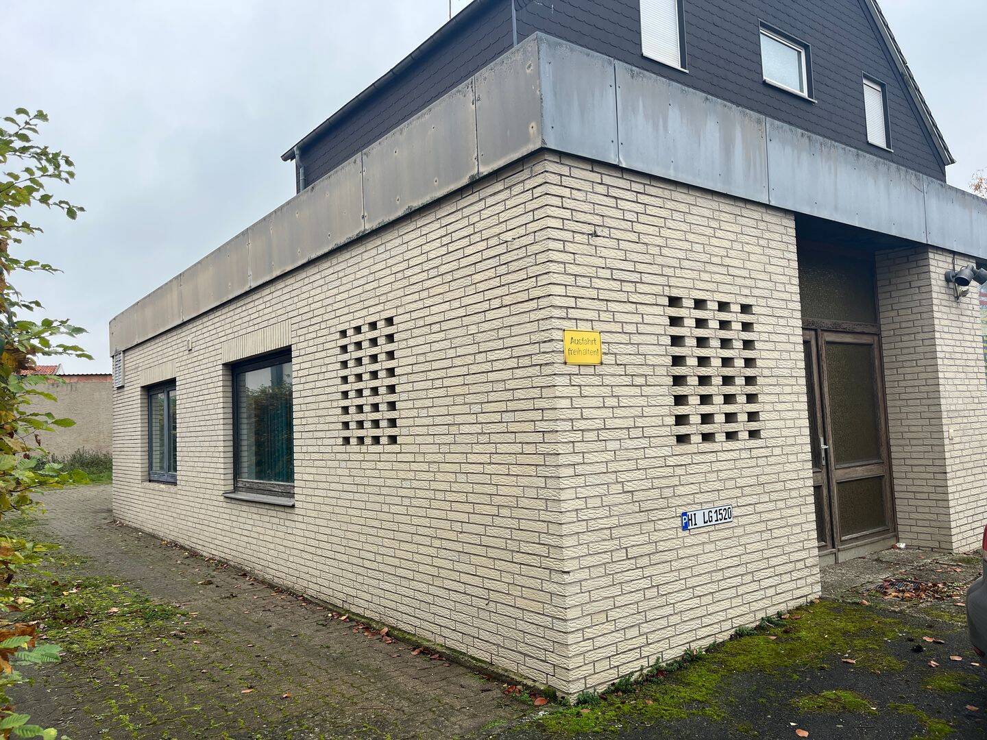 Moderner Gebäudekomplex mit 3 Wohnungen + Gewerbe zum sanieren – 12,5% Rendite möglich, 31195 Lamspringe