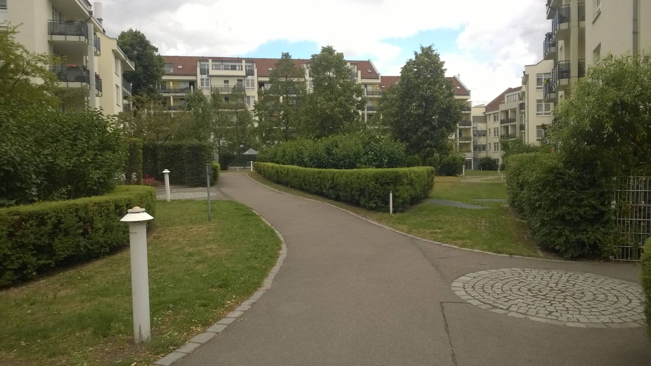 Bezugsfrei ab 01.07.2024 – ruhige Hoflage – großer Balkon – verkehrsgünstig,, 10315 Berlin (Lichtenberg Hohenschönhausen Friedrichsfelde Kleingartenanlage Bielefeld Kleingartenanlage Mühlenberg)