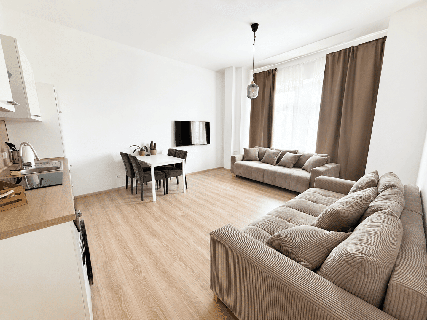 Hochwertig möblierte 2-Zimmer-Wohnung: pauschale Warmmiete 900€ + Einbauküche in zentraler Citylage, 75175 Pforzheim