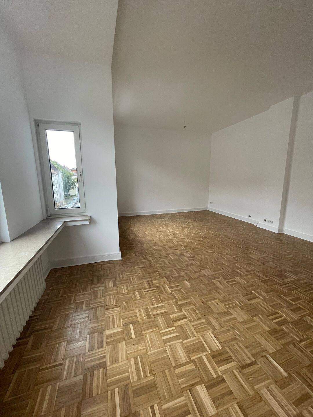 Altbauflair trifft Wohnkomfort! Traumwohnung mit Balkon in Duissern, 47058 Duisburg (Altstadt Duissern)